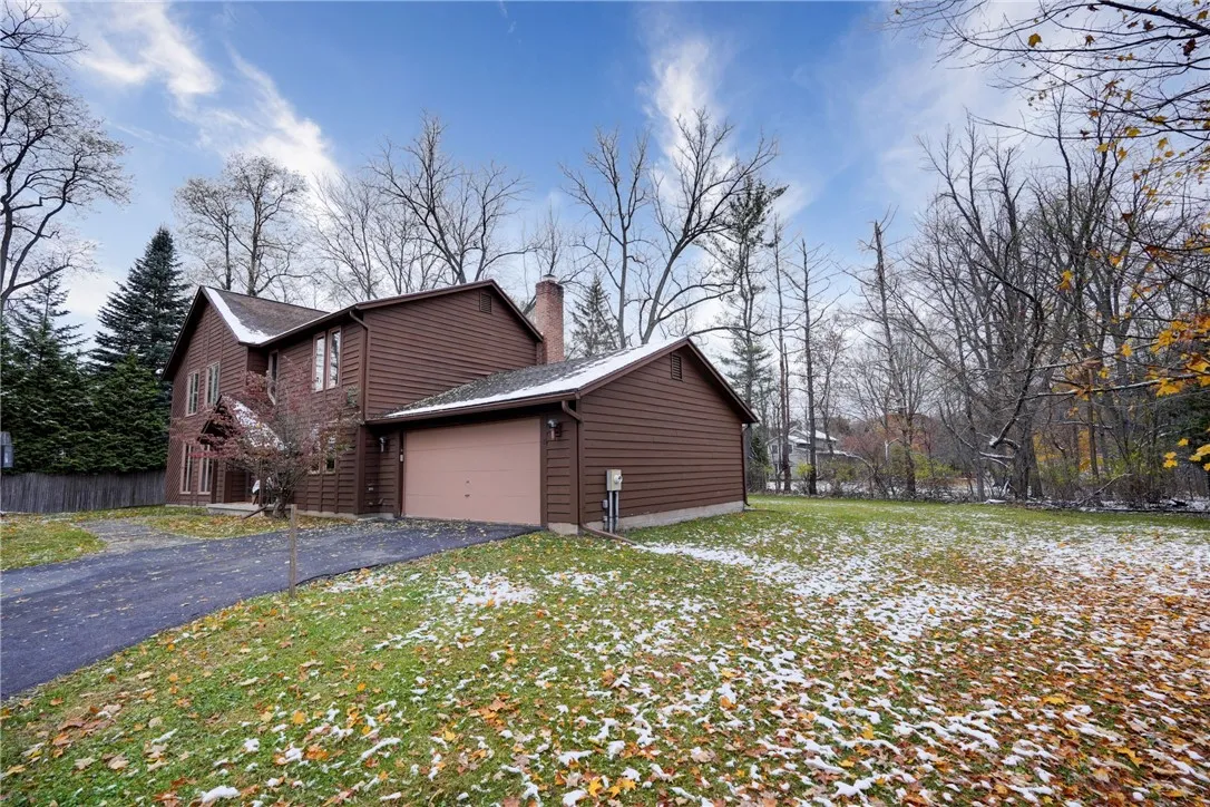 15 White Briar, Pittsford, New York 14534, Pittsford, New York 14534, 4 Bedrooms Bedrooms, 9 Rooms Rooms,2 BathroomsBathrooms,Residential,For Sale,15 White Briar, Pittsford, New York 14534,0,R1650460