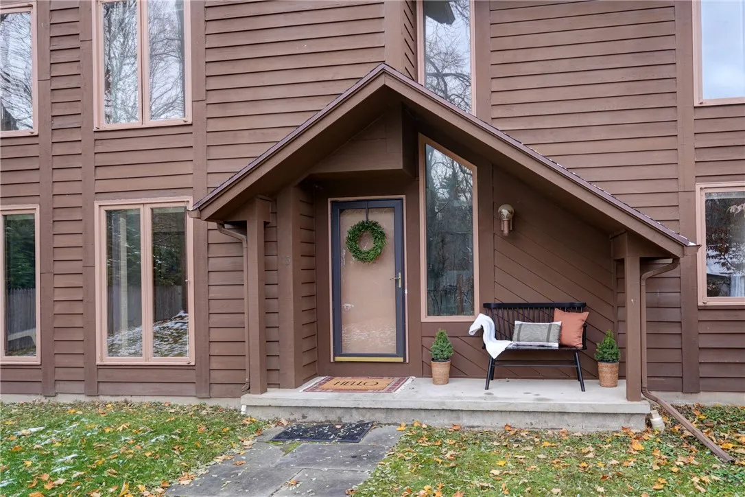 15 White Briar, Pittsford, New York 14534, Pittsford, New York 14534, 4 Bedrooms Bedrooms, 9 Rooms Rooms,2 BathroomsBathrooms,Residential,For Sale,15 White Briar, Pittsford, New York 14534,0,R1650460