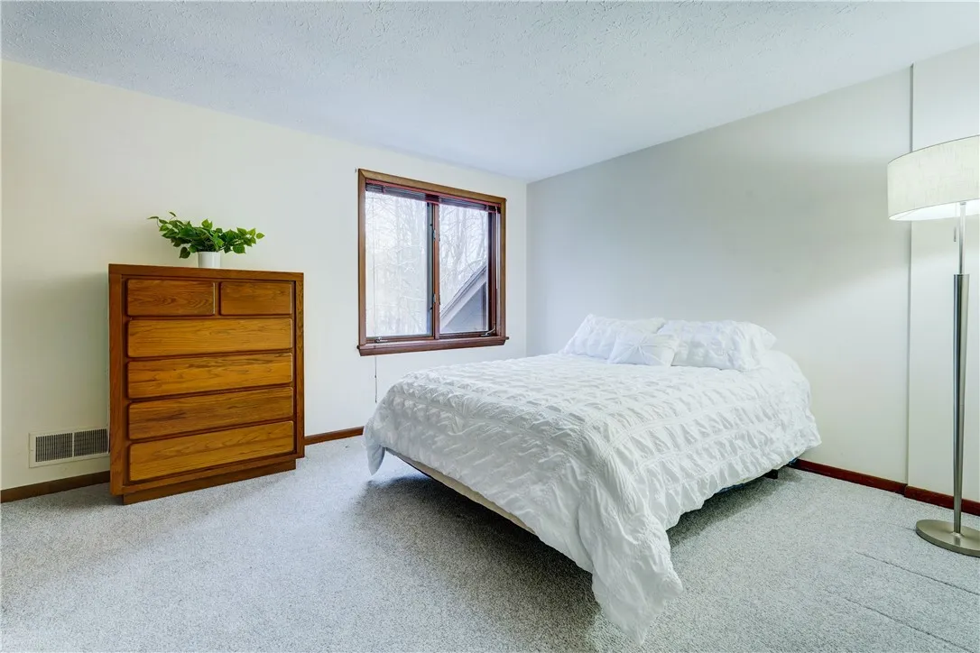 15 White Briar, Pittsford, New York 14534, Pittsford, New York 14534, 4 Bedrooms Bedrooms, 9 Rooms Rooms,2 BathroomsBathrooms,Residential,For Sale,15 White Briar, Pittsford, New York 14534,0,R1650460