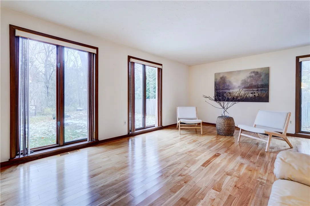 15 White Briar, Pittsford, New York 14534, Pittsford, New York 14534, 4 Bedrooms Bedrooms, 9 Rooms Rooms,2 BathroomsBathrooms,Residential,For Sale,15 White Briar, Pittsford, New York 14534,0,R1650460