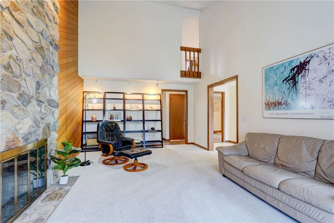 15 White Briar, Pittsford, New York 14534, Pittsford, New York 14534, 4 Bedrooms Bedrooms, 9 Rooms Rooms,2 BathroomsBathrooms,Residential,For Sale,15 White Briar, Pittsford, New York 14534,0,R1650460