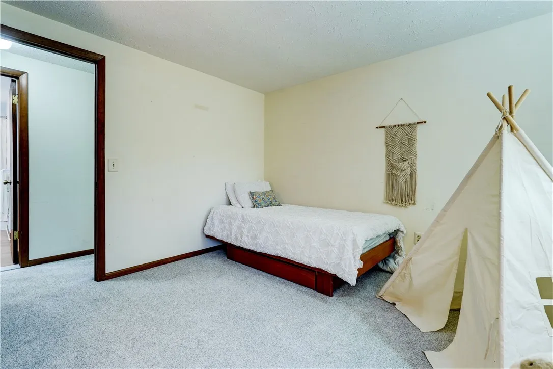 15 White Briar, Pittsford, New York 14534, Pittsford, New York 14534, 4 Bedrooms Bedrooms, 9 Rooms Rooms,2 BathroomsBathrooms,Residential,For Sale,15 White Briar, Pittsford, New York 14534,0,R1650460