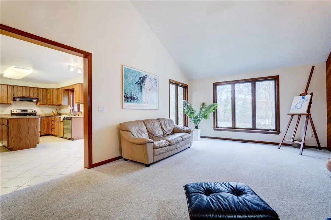 15 White Briar, Pittsford, New York 14534, Pittsford, New York 14534, 4 Bedrooms Bedrooms, 9 Rooms Rooms,2 BathroomsBathrooms,Residential,For Sale,15 White Briar, Pittsford, New York 14534,0,R1650460