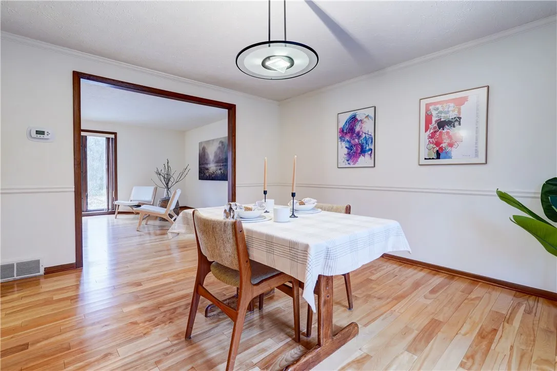 15 White Briar, Pittsford, New York 14534, Pittsford, New York 14534, 4 Bedrooms Bedrooms, 9 Rooms Rooms,2 BathroomsBathrooms,Residential,For Sale,15 White Briar, Pittsford, New York 14534,0,R1650460