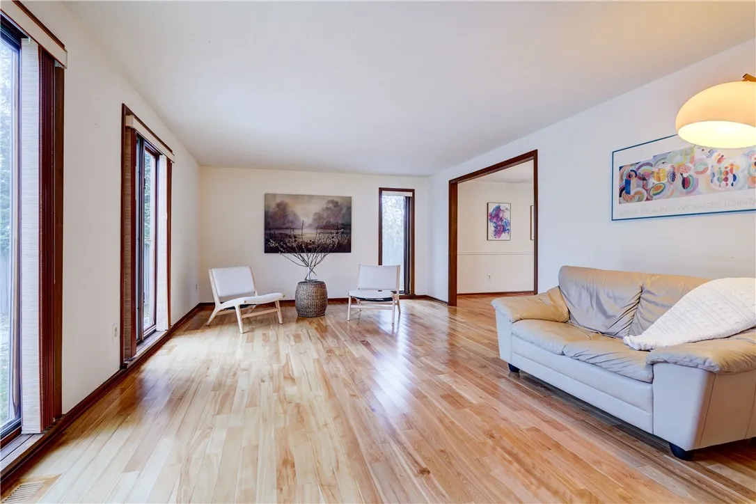 15 White Briar, Pittsford, New York 14534, Pittsford, New York 14534, 4 Bedrooms Bedrooms, 9 Rooms Rooms,2 BathroomsBathrooms,Residential,For Sale,15 White Briar, Pittsford, New York 14534,0,R1650460