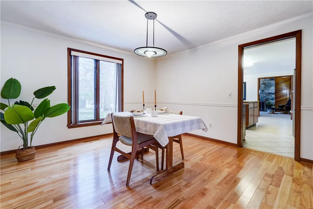15 White Briar, Pittsford, New York 14534, Pittsford, New York 14534, 4 Bedrooms Bedrooms, 9 Rooms Rooms,2 BathroomsBathrooms,Residential,For Sale,15 White Briar, Pittsford, New York 14534,0,R1650460