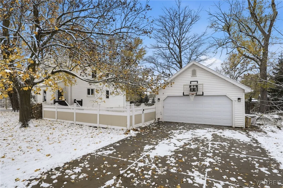 4316 Clinton Street, West Seneca, New York 14224, West Seneca, New York 14224, 3 Bedrooms Bedrooms, 8 Rooms Rooms,1 BathroomBathrooms,Residential Lease,For Rent,4316 Clinton Street, West Seneca, New York 14224,0,B1649321