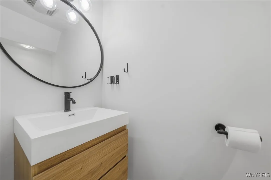 4316 Clinton Street, West Seneca, New York 14224, West Seneca, New York 14224, 3 Bedrooms Bedrooms, 8 Rooms Rooms,1 BathroomBathrooms,Residential Lease,For Rent,4316 Clinton Street, West Seneca, New York 14224,0,B1649321