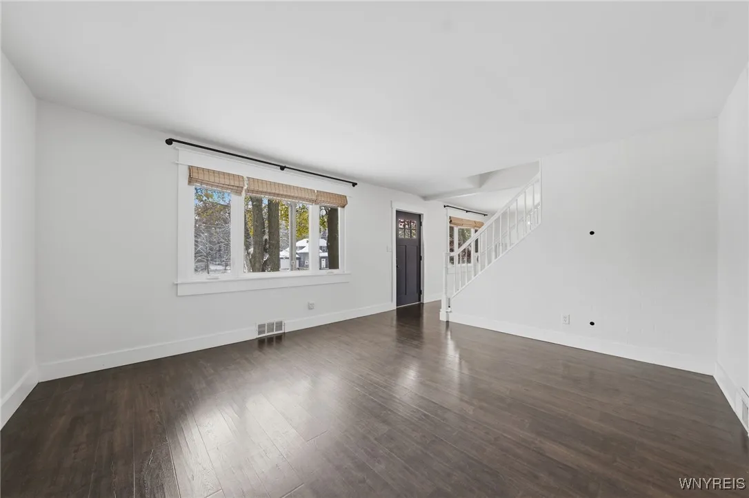 4316 Clinton Street, West Seneca, New York 14224, West Seneca, New York 14224, 3 Bedrooms Bedrooms, 8 Rooms Rooms,1 BathroomBathrooms,Residential Lease,For Rent,4316 Clinton Street, West Seneca, New York 14224,0,B1649321