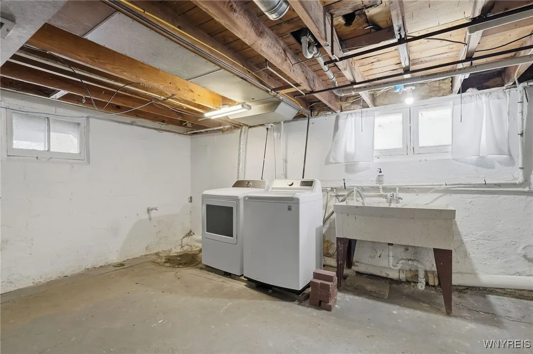 4316 Clinton Street, West Seneca, New York 14224, West Seneca, New York 14224, 3 Bedrooms Bedrooms, 8 Rooms Rooms,1 BathroomBathrooms,Residential Lease,For Rent,4316 Clinton Street, West Seneca, New York 14224,0,B1649321