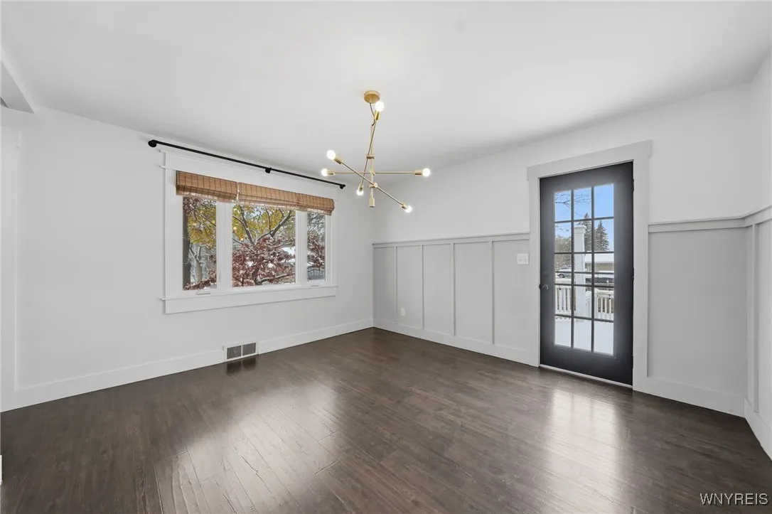 4316 Clinton Street, West Seneca, New York 14224, West Seneca, New York 14224, 3 Bedrooms Bedrooms, 8 Rooms Rooms,1 BathroomBathrooms,Residential Lease,For Rent,4316 Clinton Street, West Seneca, New York 14224,0,B1649321