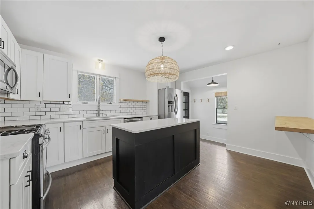 4316 Clinton Street, West Seneca, New York 14224, West Seneca, New York 14224, 3 Bedrooms Bedrooms, 8 Rooms Rooms,1 BathroomBathrooms,Residential Lease,For Rent,4316 Clinton Street, West Seneca, New York 14224,0,B1649321