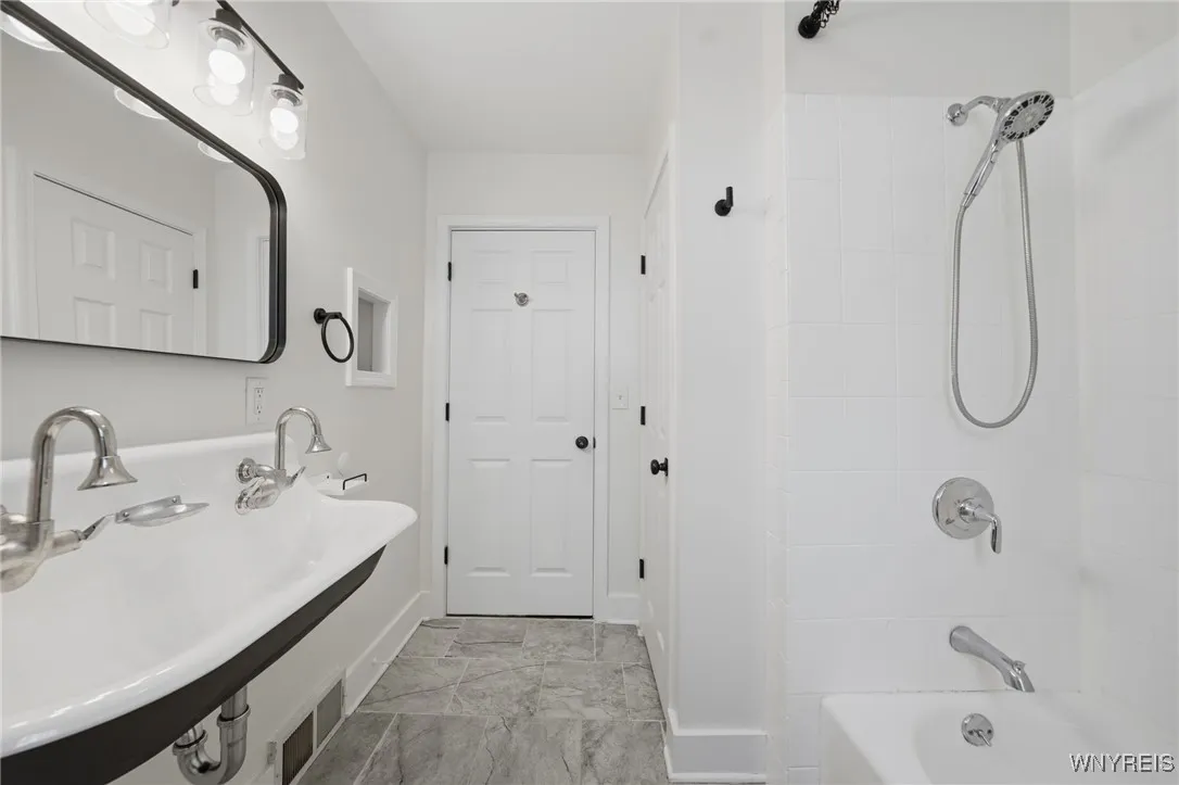 4316 Clinton Street, West Seneca, New York 14224, West Seneca, New York 14224, 3 Bedrooms Bedrooms, 8 Rooms Rooms,1 BathroomBathrooms,Residential Lease,For Rent,4316 Clinton Street, West Seneca, New York 14224,0,B1649321