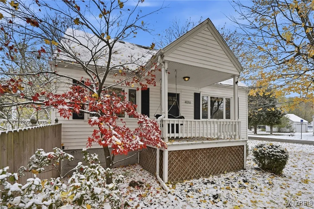 4316 Clinton Street, West Seneca, New York 14224, West Seneca, New York 14224, 3 Bedrooms Bedrooms, 8 Rooms Rooms,1 BathroomBathrooms,Residential Lease,For Rent,4316 Clinton Street, West Seneca, New York 14224,0,B1649321