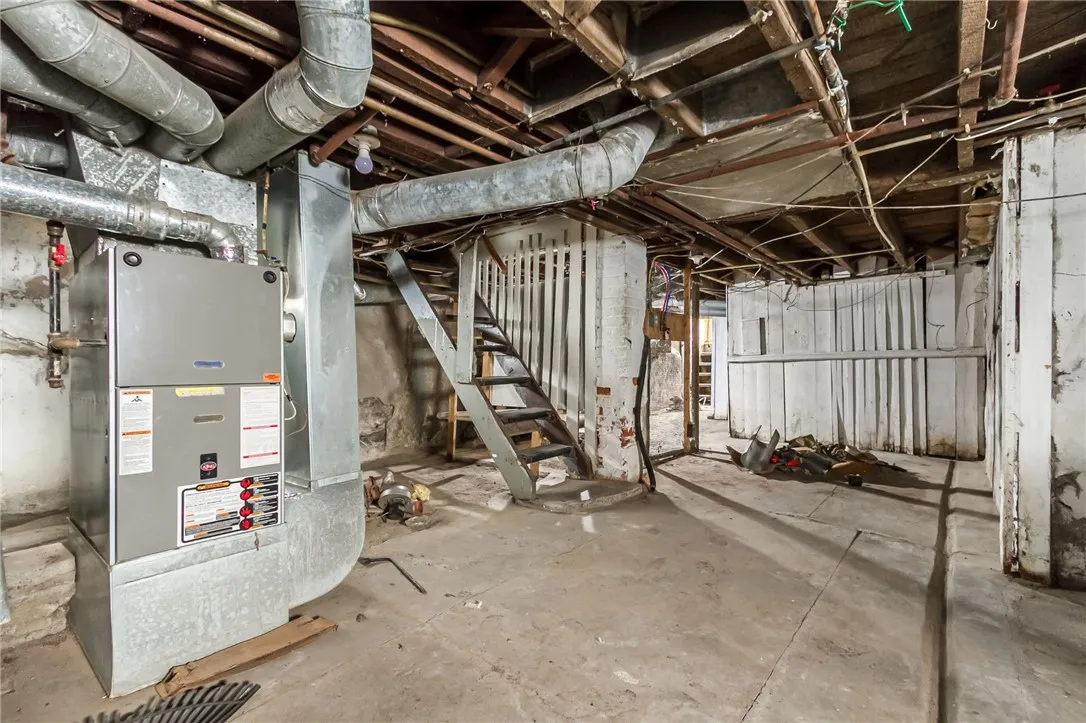 128 Cameron St, Rochester, New York 14606, Rochester, New York 14606, 5 Bedrooms Bedrooms, ,2 BathroomsBathrooms,Residential,For Sale,128 Cameron St, Rochester, New York 14606,0,R1650554