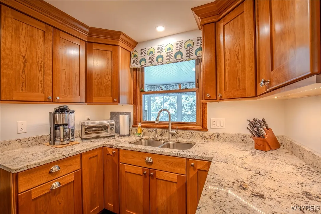 75 Lindhurst Drive, Lockport City, New York 14094, Lockport City, New York 14094, 3 Bedrooms Bedrooms, 8 Rooms Rooms,2 BathroomsBathrooms,Residential,For Sale,75 Lindhurst Drive, Lockport City, New York 14094,0,B1650280