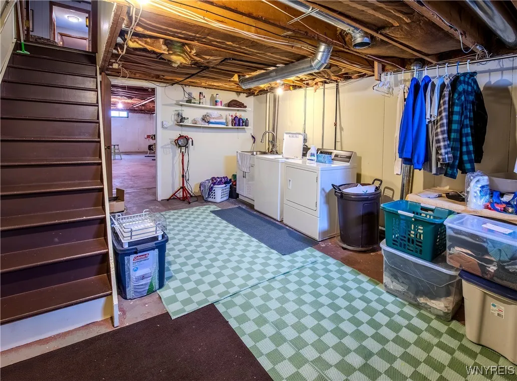 75 Lindhurst Drive, Lockport City, New York 14094, Lockport City, New York 14094, 3 Bedrooms Bedrooms, 8 Rooms Rooms,2 BathroomsBathrooms,Residential,For Sale,75 Lindhurst Drive, Lockport City, New York 14094,0,B1650280