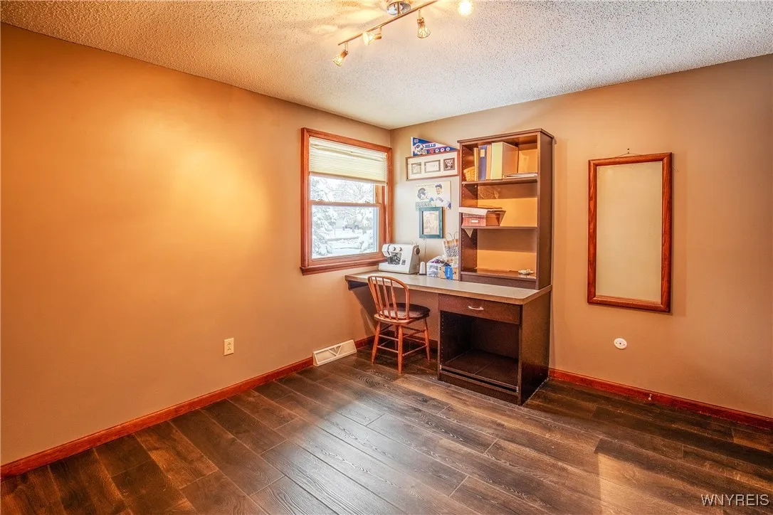 75 Lindhurst Drive, Lockport City, New York 14094, Lockport City, New York 14094, 3 Bedrooms Bedrooms, 8 Rooms Rooms,2 BathroomsBathrooms,Residential,For Sale,75 Lindhurst Drive, Lockport City, New York 14094,0,B1650280