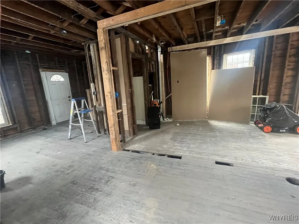 2936 Mckoon Avenue, Niagara Falls, New York 14305, Niagara Falls, New York 14305, 3 Bedrooms Bedrooms, 6 Rooms Rooms,Residential,For Sale,2936 Mckoon Avenue, Niagara Falls, New York 14305,0,B1650615