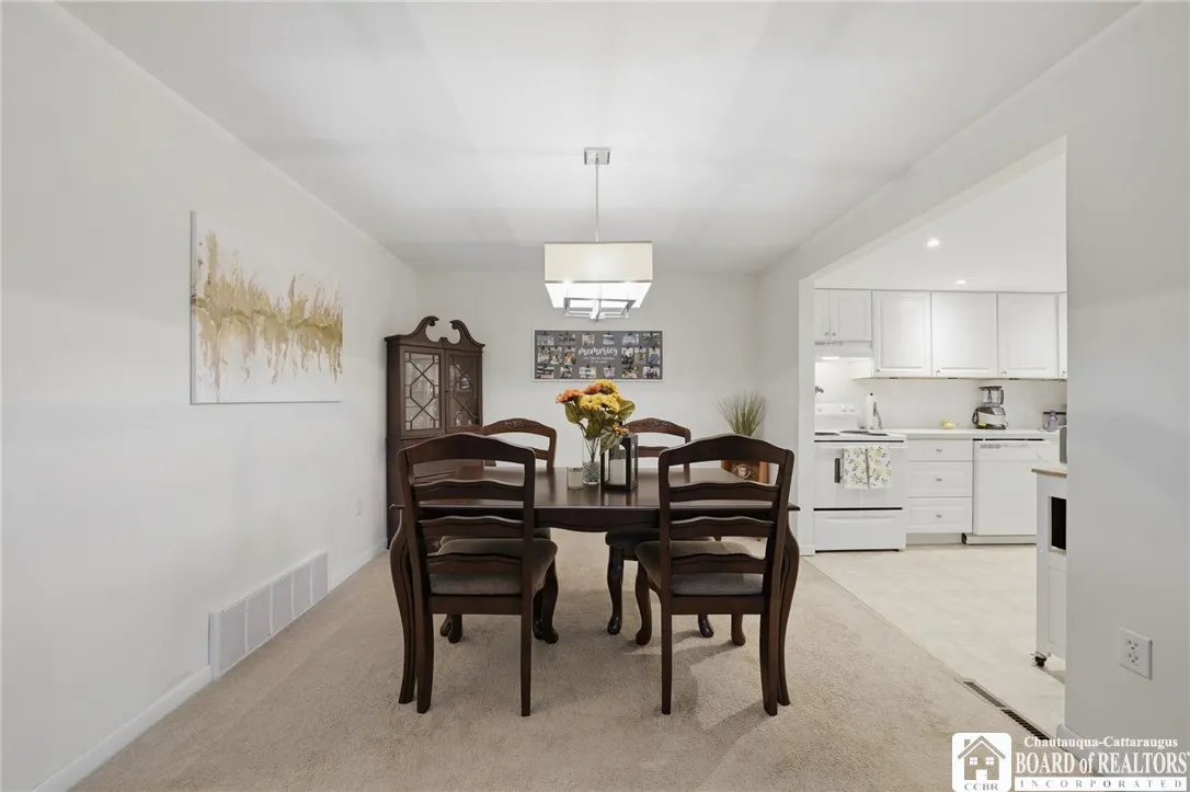 100 Carriage Drive 4, Orchard Park, New York 14127, Orchard Park, New York 14127, 2 Bedrooms Bedrooms, 7 Rooms Rooms,1 BathroomBathrooms,Residential,For Sale,100 Carriage Drive 4, Orchard Park, New York 14127,0,R1650575