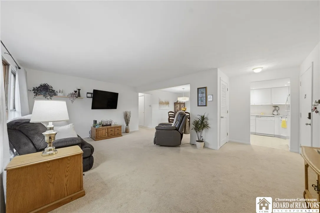 100 Carriage Drive 4, Orchard Park, New York 14127, Orchard Park, New York 14127, 2 Bedrooms Bedrooms, 7 Rooms Rooms,1 BathroomBathrooms,Residential,For Sale,100 Carriage Drive 4, Orchard Park, New York 14127,0,R1650575
