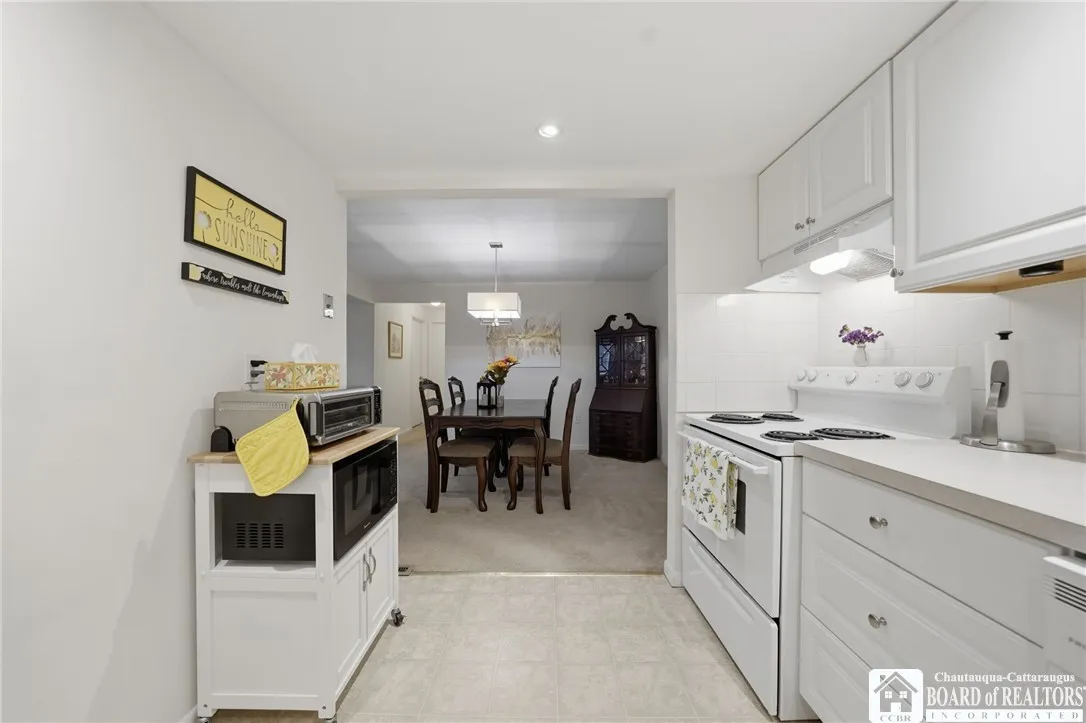 100 Carriage Drive 4, Orchard Park, New York 14127, Orchard Park, New York 14127, 2 Bedrooms Bedrooms, 7 Rooms Rooms,1 BathroomBathrooms,Residential,For Sale,100 Carriage Drive 4, Orchard Park, New York 14127,0,R1650575