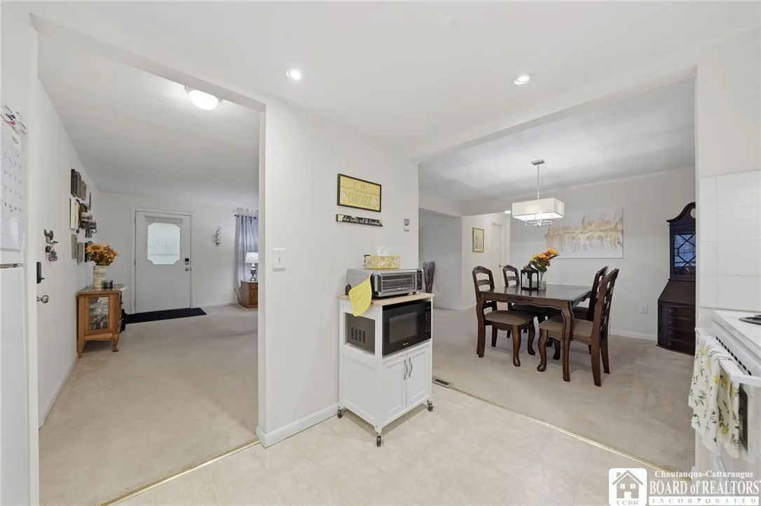 100 Carriage Drive 4, Orchard Park, New York 14127, Orchard Park, New York 14127, 2 Bedrooms Bedrooms, 7 Rooms Rooms,1 BathroomBathrooms,Residential,For Sale,100 Carriage Drive 4, Orchard Park, New York 14127,0,R1650575