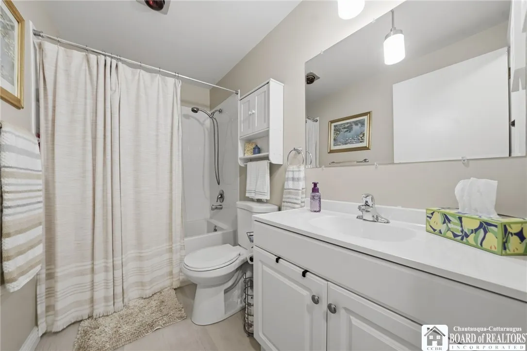100 Carriage Drive 4, Orchard Park, New York 14127, Orchard Park, New York 14127, 2 Bedrooms Bedrooms, 7 Rooms Rooms,1 BathroomBathrooms,Residential,For Sale,100 Carriage Drive 4, Orchard Park, New York 14127,0,R1650575