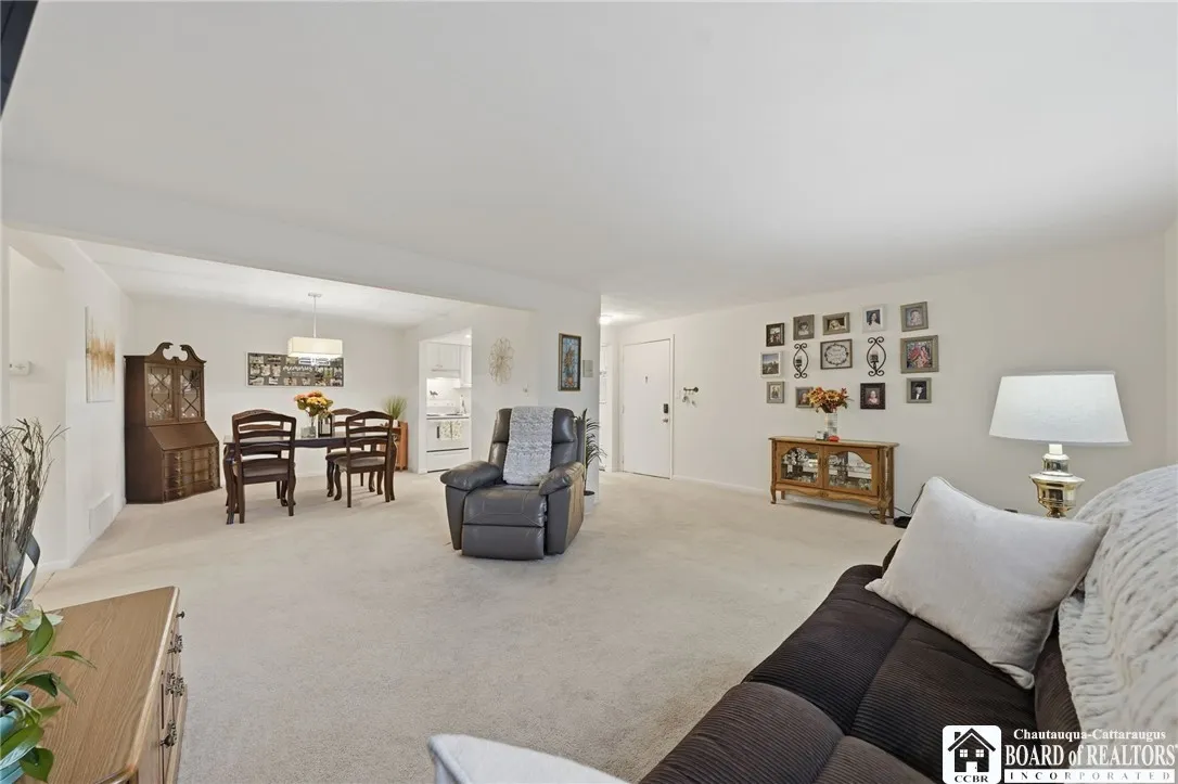 100 Carriage Drive 4, Orchard Park, New York 14127, Orchard Park, New York 14127, 2 Bedrooms Bedrooms, 7 Rooms Rooms,1 BathroomBathrooms,Residential,For Sale,100 Carriage Drive 4, Orchard Park, New York 14127,0,R1650575