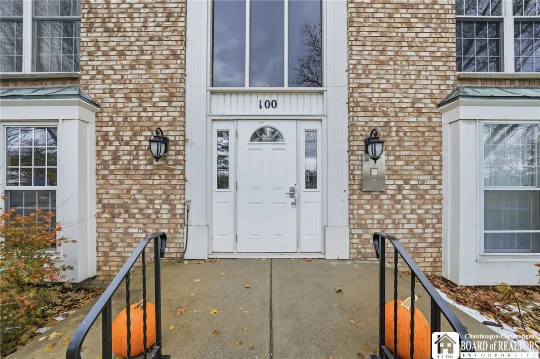 100 Carriage Drive 4, Orchard Park, New York 14127, Orchard Park, New York 14127, 2 Bedrooms Bedrooms, 7 Rooms Rooms,1 BathroomBathrooms,Residential,For Sale,100 Carriage Drive 4, Orchard Park, New York 14127,0,R1650575