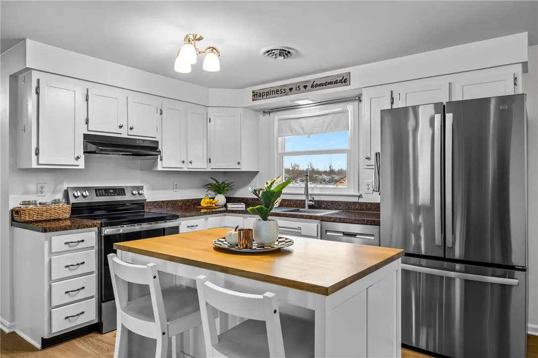 1301 Martin Road, Henrietta, New York 14586, Henrietta, New York 14586, 3 Bedrooms Bedrooms, 13 Rooms Rooms,2 BathroomsBathrooms,Residential,For Sale,1301 Martin Road, Henrietta, New York 14586,0,R1650623