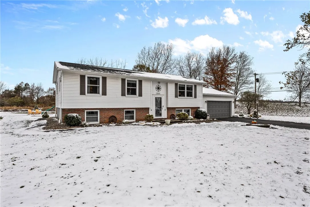 1301 Martin Road, Henrietta, New York 14586, Henrietta, New York 14586, 3 Bedrooms Bedrooms, 13 Rooms Rooms,2 BathroomsBathrooms,Residential,For Sale,1301 Martin Road, Henrietta, New York 14586,0,R1650623