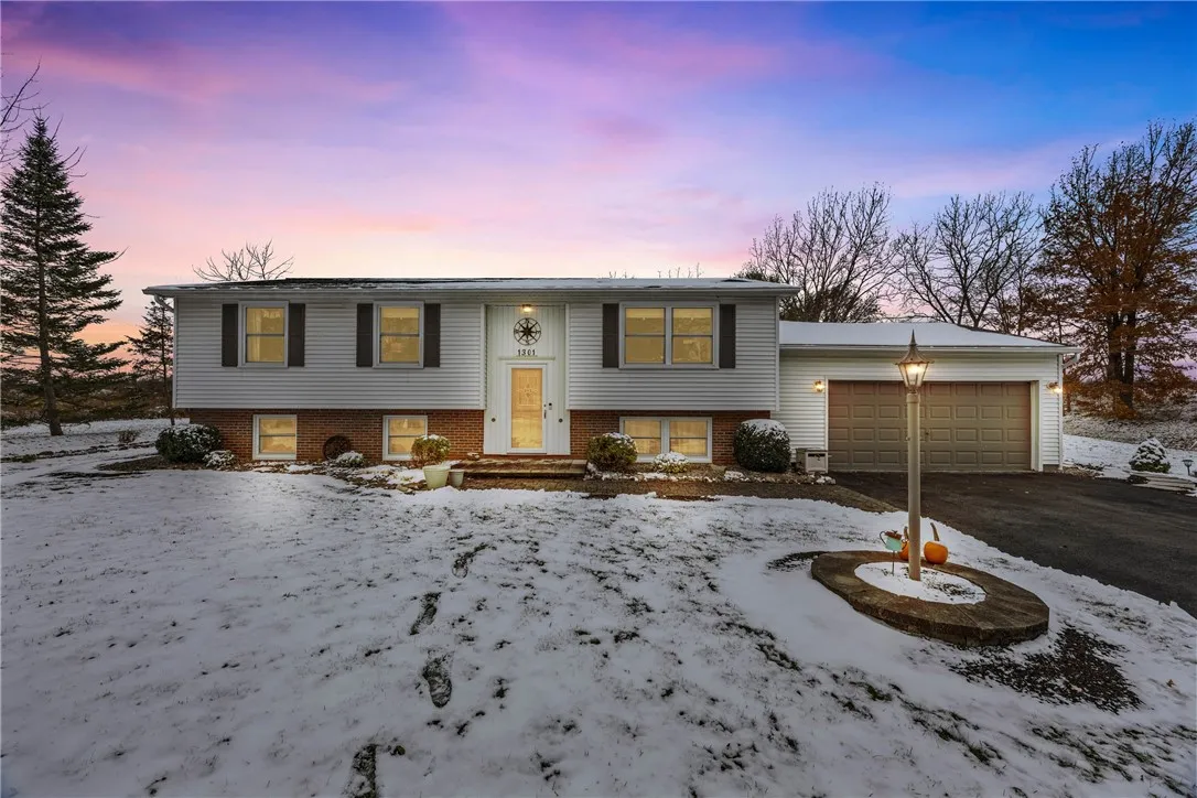 1301 Martin Road, Henrietta, New York 14586, Henrietta, New York 14586, 3 Bedrooms Bedrooms, 13 Rooms Rooms,2 BathroomsBathrooms,Residential,For Sale,1301 Martin Road, Henrietta, New York 14586,0,R1650623