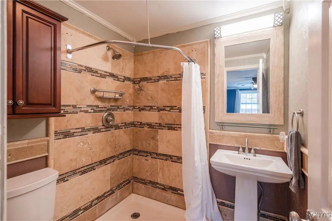 Primary bedroom bathroom.