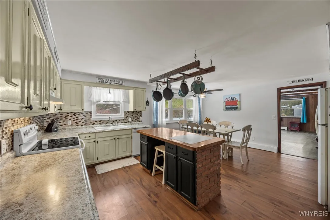 4037 Calkins Road, Lewiston, New York 14174, Lewiston, New York 14174, 3 Bedrooms Bedrooms, 6 Rooms Rooms,2 BathroomsBathrooms,Residential,For Sale,4037 Calkins Road, Lewiston, New York 14174,0,B1649971