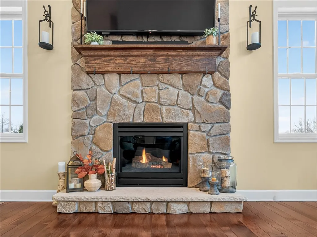 Floor to Ceiling Stone Gas FP