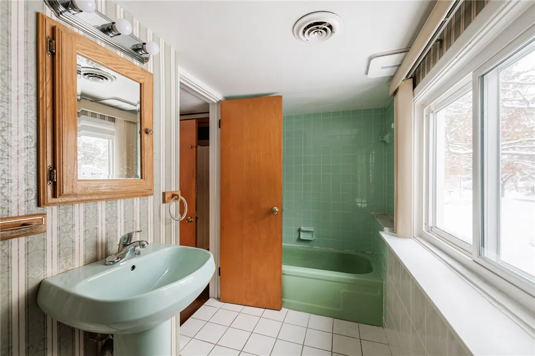 254 Parkview Drive, Penfield, New York 14625, Penfield, New York 14625, 4 Bedrooms Bedrooms, 7 Rooms Rooms,2 BathroomsBathrooms,Residential,For Sale,254 Parkview Drive, Penfield, New York 14625,0,R1650361