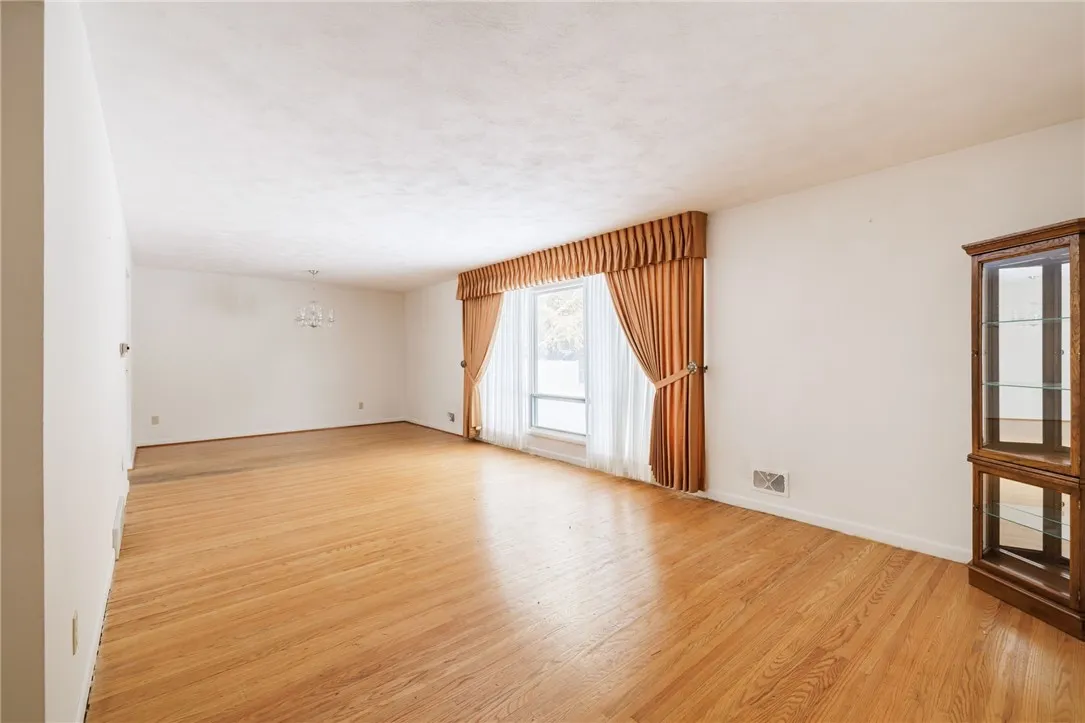 254 Parkview Drive, Penfield, New York 14625, Penfield, New York 14625, 4 Bedrooms Bedrooms, 7 Rooms Rooms,2 BathroomsBathrooms,Residential,For Sale,254 Parkview Drive, Penfield, New York 14625,0,R1650361