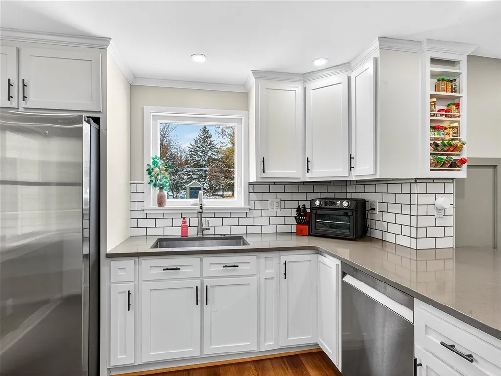 281 Woodruff Drive, Webster, New York 14580, Webster, New York 14580, 2 Bedrooms Bedrooms, 4 Rooms Rooms,1 BathroomBathrooms,Residential,For Sale,281 Woodruff Drive, Webster, New York 14580,0,R1649162