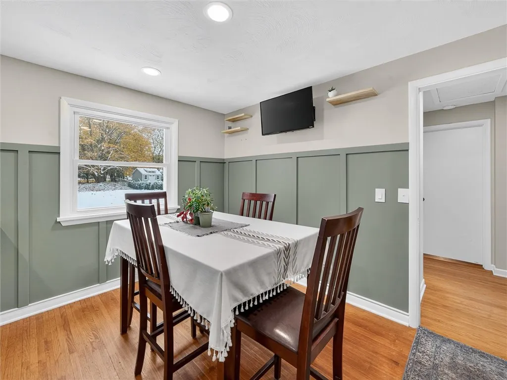Eating area off of Kitchen