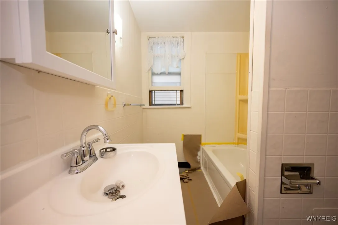 1094 Elmwood Avenue, Buffalo, New York 14222, Buffalo, New York 14222, 10 Bedrooms Bedrooms, ,4 BathroomsBathrooms,Residential,For Sale,1094 Elmwood Avenue, Buffalo, New York 14222,0,B1650194