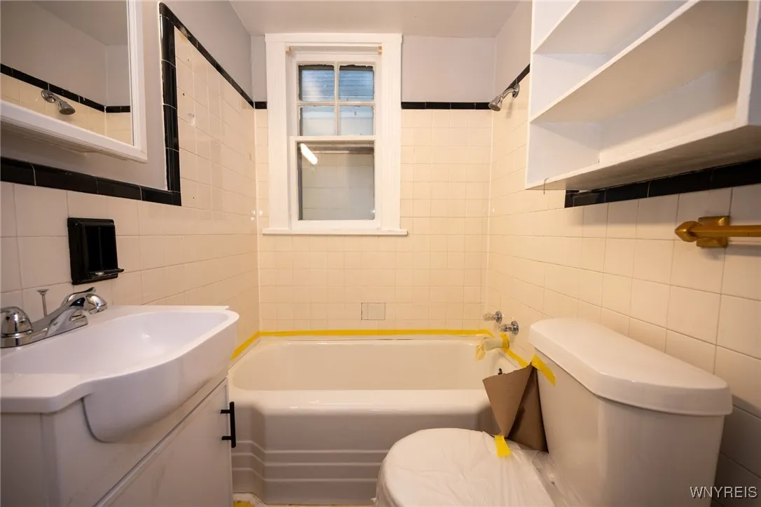 1094 Elmwood Avenue, Buffalo, New York 14222, Buffalo, New York 14222, 10 Bedrooms Bedrooms, ,4 BathroomsBathrooms,Residential,For Sale,1094 Elmwood Avenue, Buffalo, New York 14222,0,B1650194