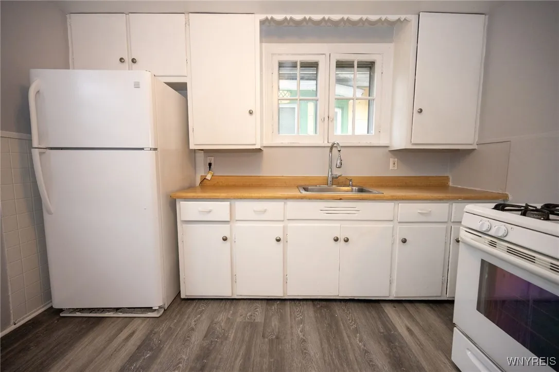 1094 Elmwood Avenue, Buffalo, New York 14222, Buffalo, New York 14222, 10 Bedrooms Bedrooms, ,4 BathroomsBathrooms,Residential,For Sale,1094 Elmwood Avenue, Buffalo, New York 14222,0,B1650194