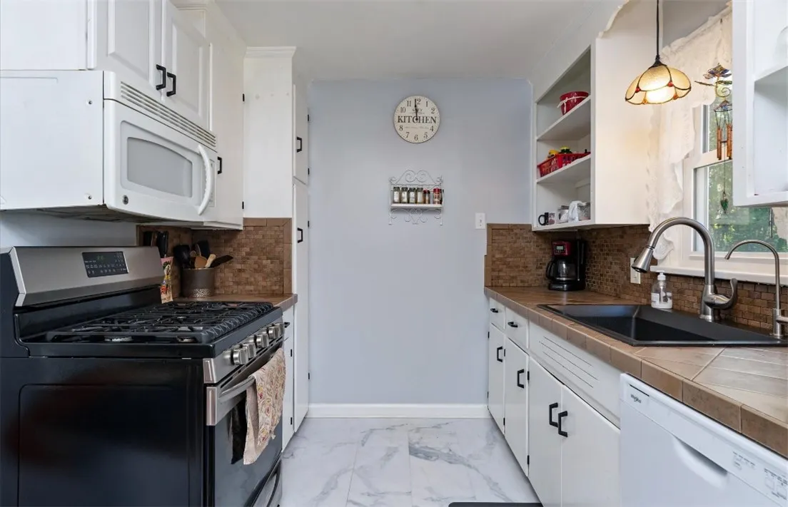 4081 Mount Read Boulevard, Greece, New York 14616, Greece, New York 14616, 3 Bedrooms Bedrooms, 6 Rooms Rooms,1 BathroomBathrooms,Residential,For Sale,4081 Mount Read Boulevard, Greece, New York 14616,0,R1650565