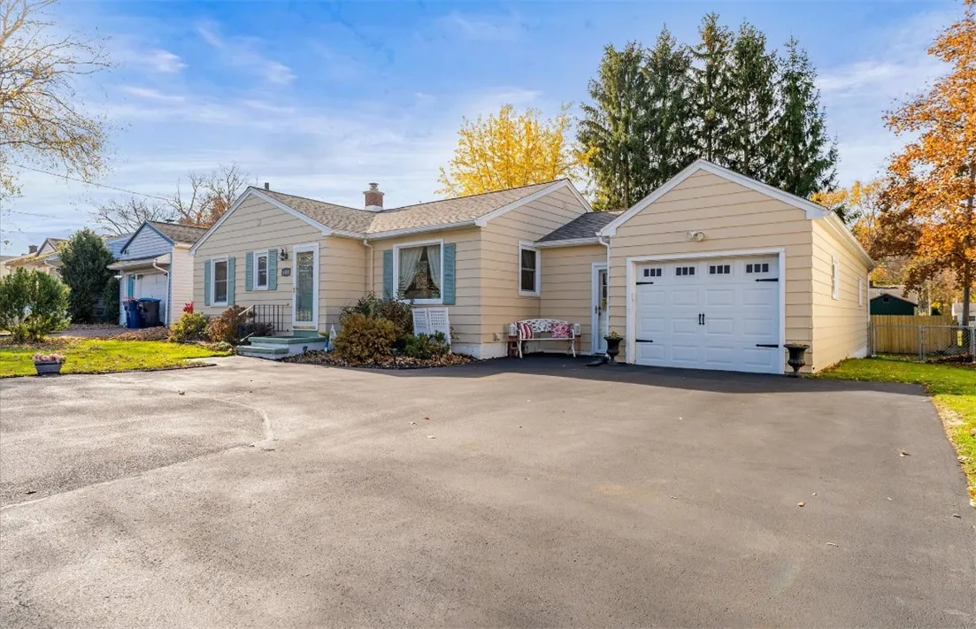 4081 Mount Read Boulevard, Greece, New York 14616, Greece, New York 14616, 3 Bedrooms Bedrooms, 6 Rooms Rooms,1 BathroomBathrooms,Residential,For Sale,4081 Mount Read Boulevard, Greece, New York 14616,0,R1650565