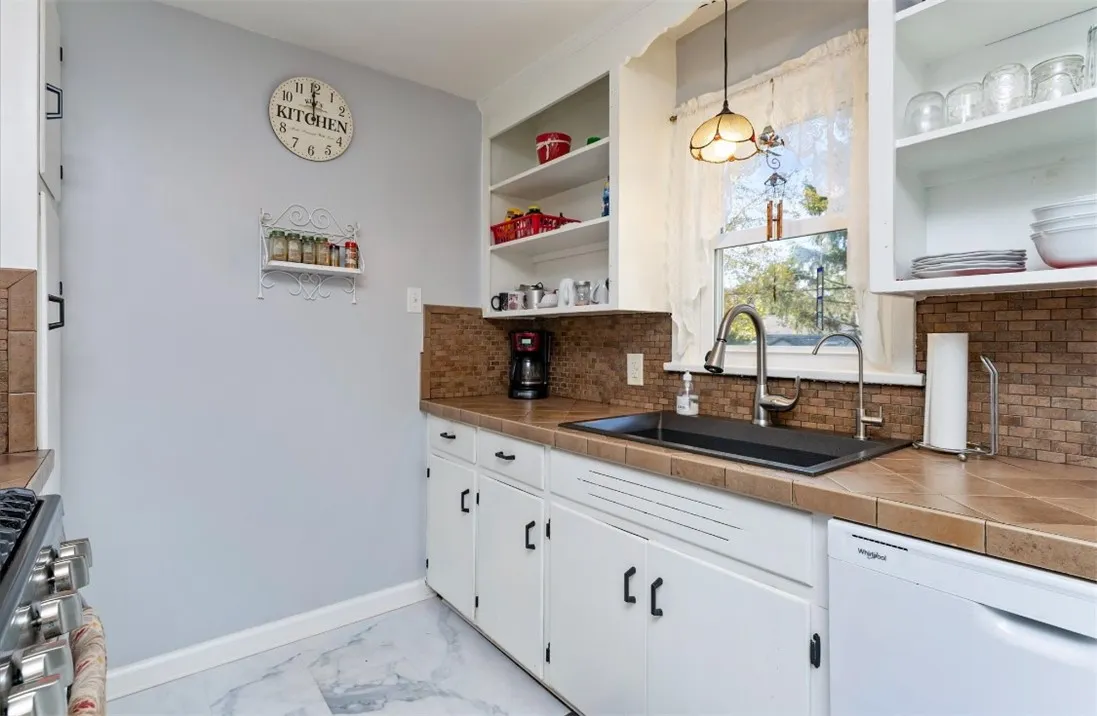 4081 Mount Read Boulevard, Greece, New York 14616, Greece, New York 14616, 3 Bedrooms Bedrooms, 6 Rooms Rooms,1 BathroomBathrooms,Residential,For Sale,4081 Mount Read Boulevard, Greece, New York 14616,0,R1650565