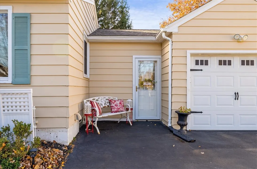 4081 Mount Read Boulevard, Greece, New York 14616, Greece, New York 14616, 3 Bedrooms Bedrooms, 6 Rooms Rooms,1 BathroomBathrooms,Residential,For Sale,4081 Mount Read Boulevard, Greece, New York 14616,0,R1650565