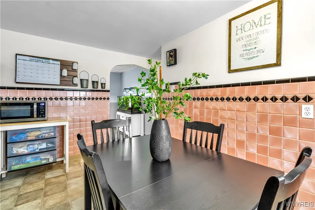 Kitchen-appliances included