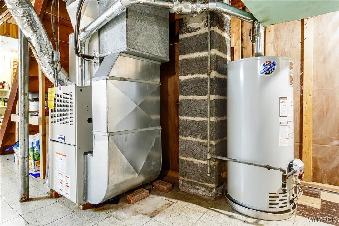 190 West Avenue, Lancaster, New York 14043, Lancaster, New York 14043, 4 Bedrooms Bedrooms, 13 Rooms Rooms,2 BathroomsBathrooms,Residential,For Sale,190 West Avenue, Lancaster, New York 14043,0,B1650184