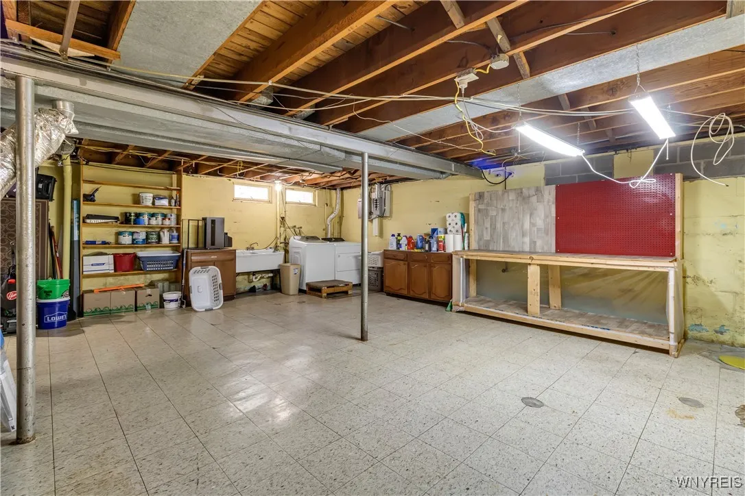 190 West Avenue, Lancaster, New York 14043, Lancaster, New York 14043, 4 Bedrooms Bedrooms, 13 Rooms Rooms,2 BathroomsBathrooms,Residential,For Sale,190 West Avenue, Lancaster, New York 14043,0,B1650184